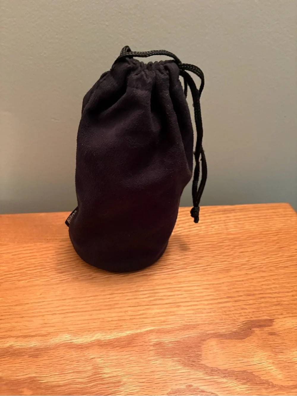 Nikon D5100 Camera Kit with Bag and zoom lens